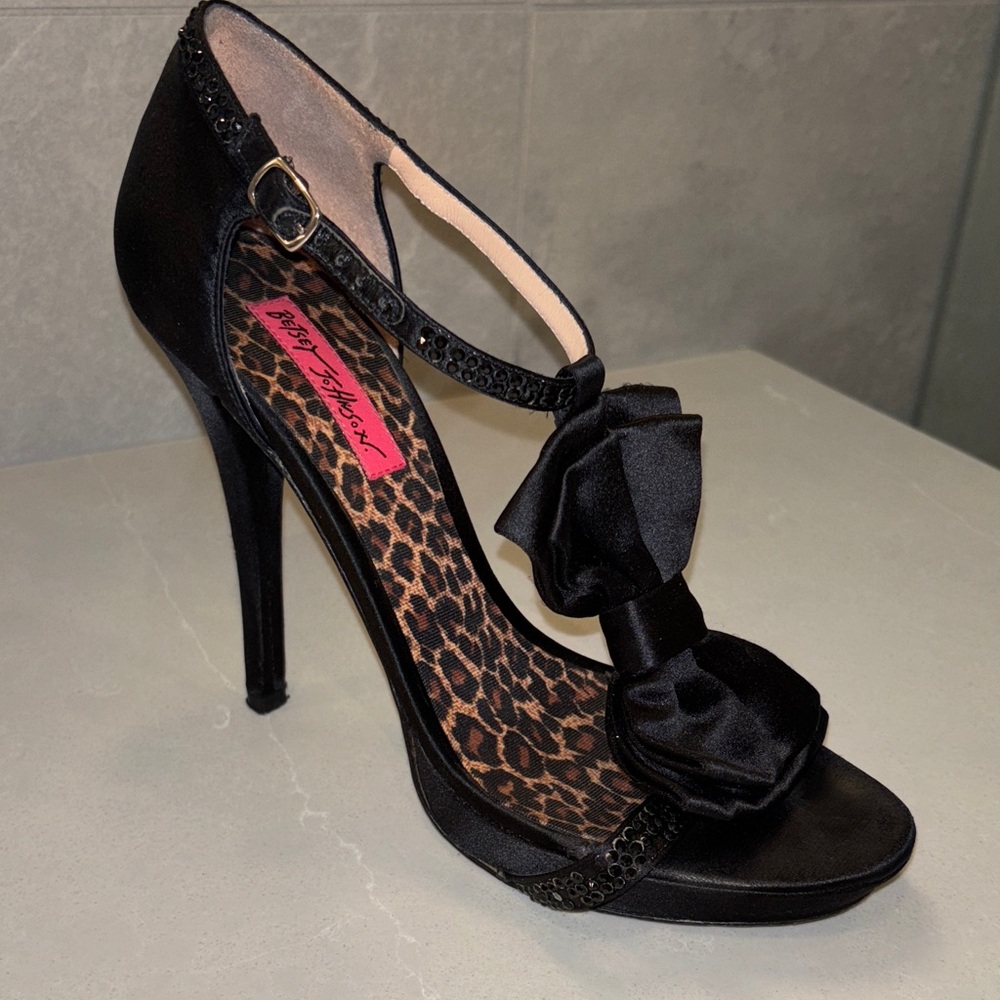 Betsey Johnson Black Satin Stiletto Heels with Bow and Sparkle 8.5